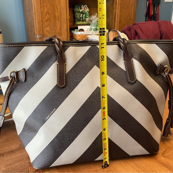 Dooney & Bourke Brown Tan Chevron Bailey Tote - Picture 12 of 14